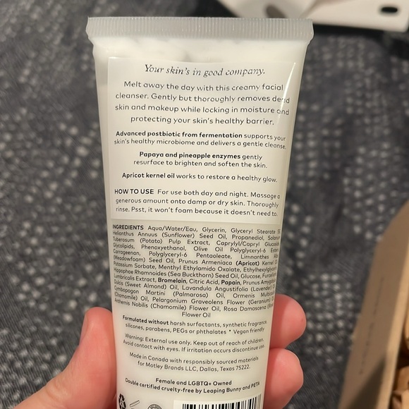 Onekind Clean Slate Barrier Boosting Cleanser - Picture 2 of 3